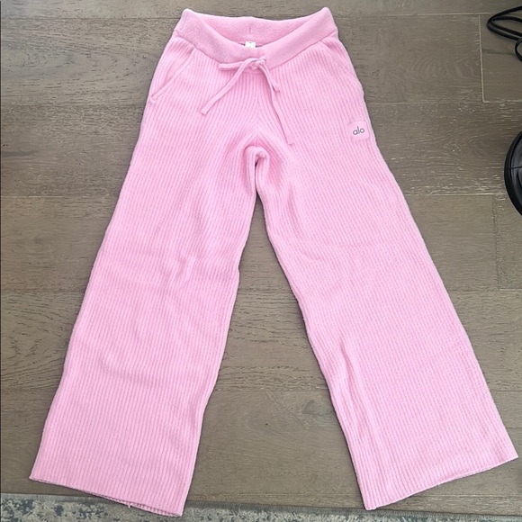 Alo Snuggle Up Sweater High-Waist Wide Leg
Pant. Limited color drop Sweet Pink! - Picture 2 of 5